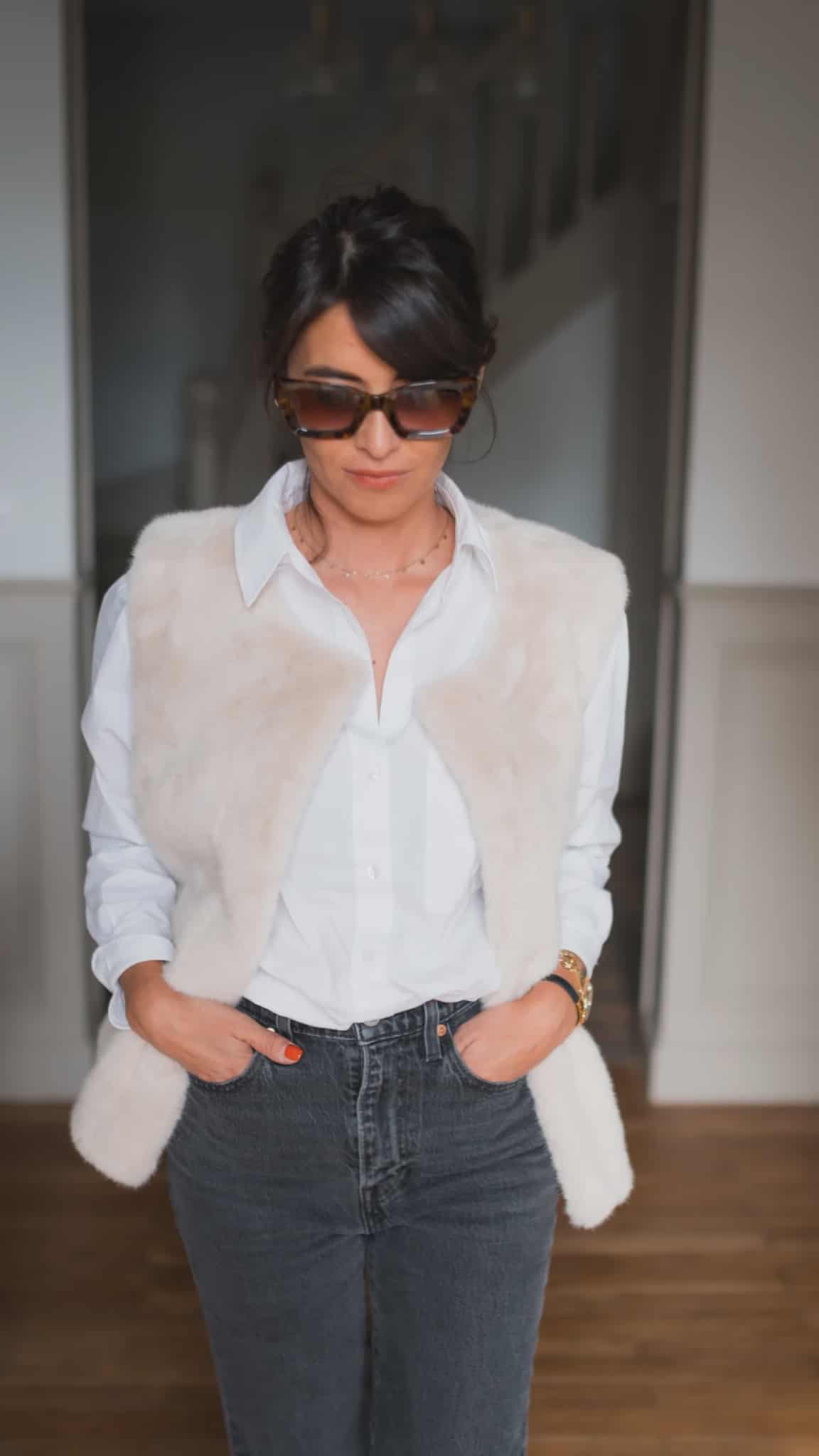 Veste sans manche fausse fourrure.