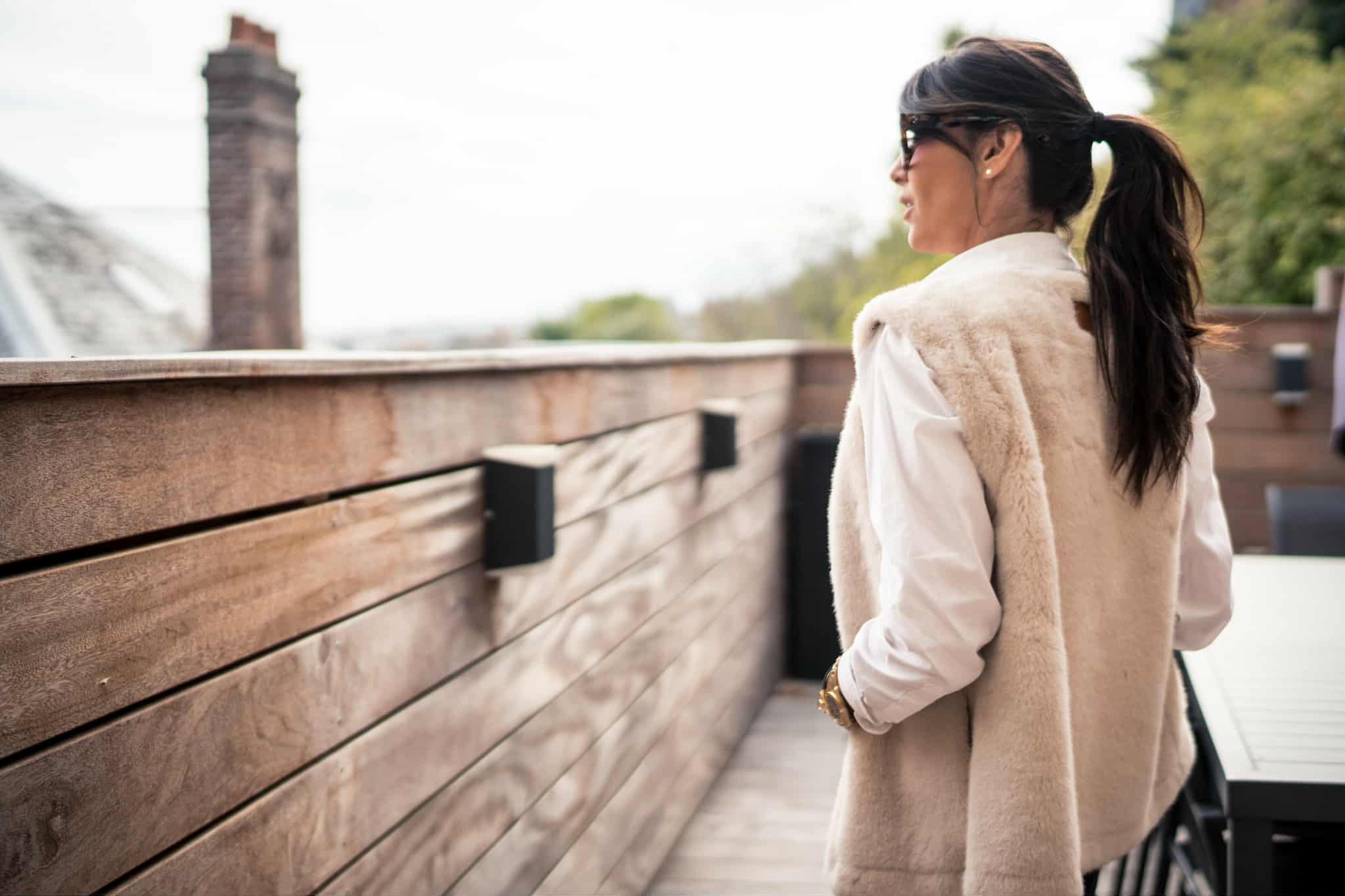 Veste sans manche fausse fourrure.