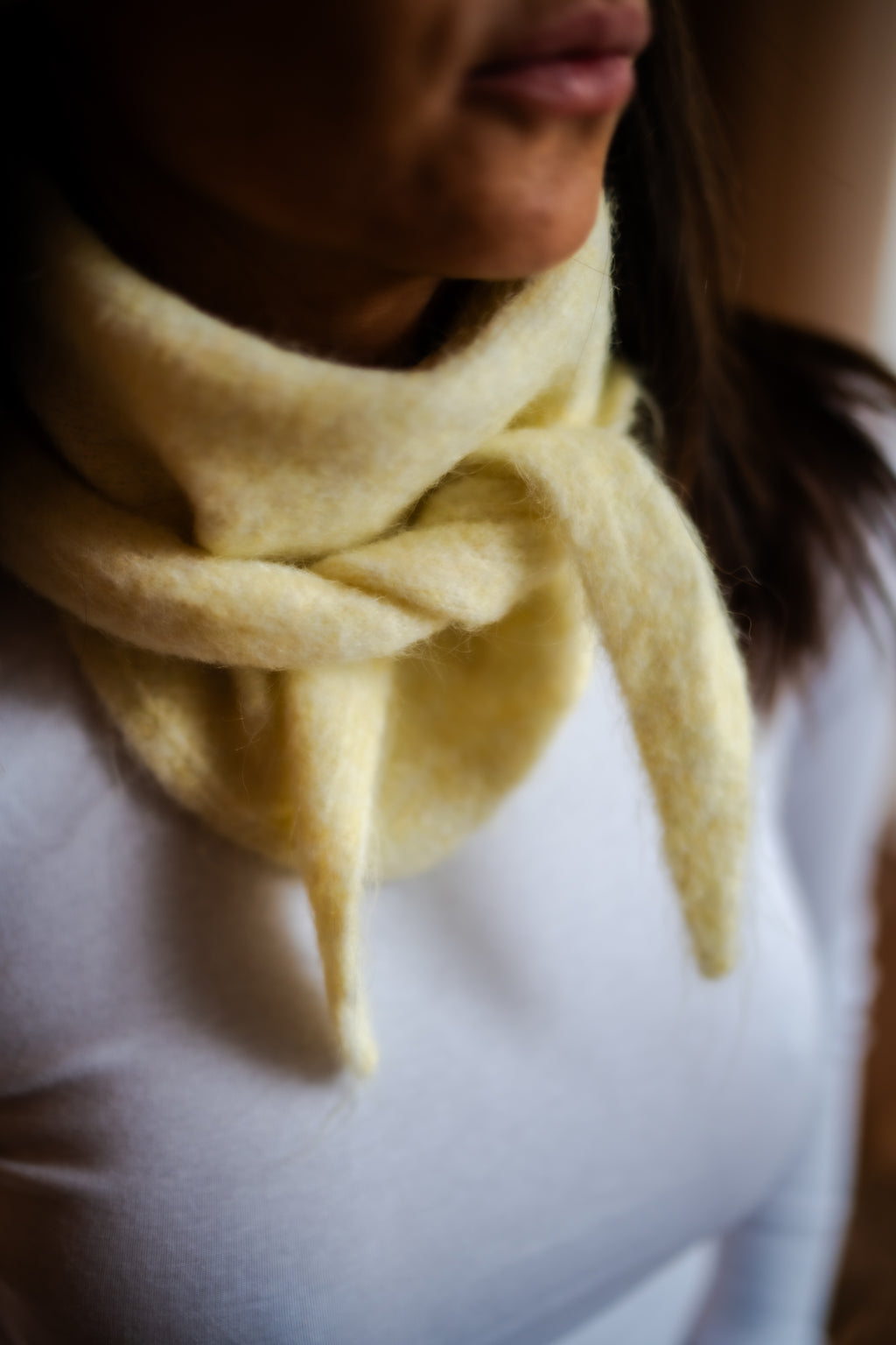 Foulard en laine jaune