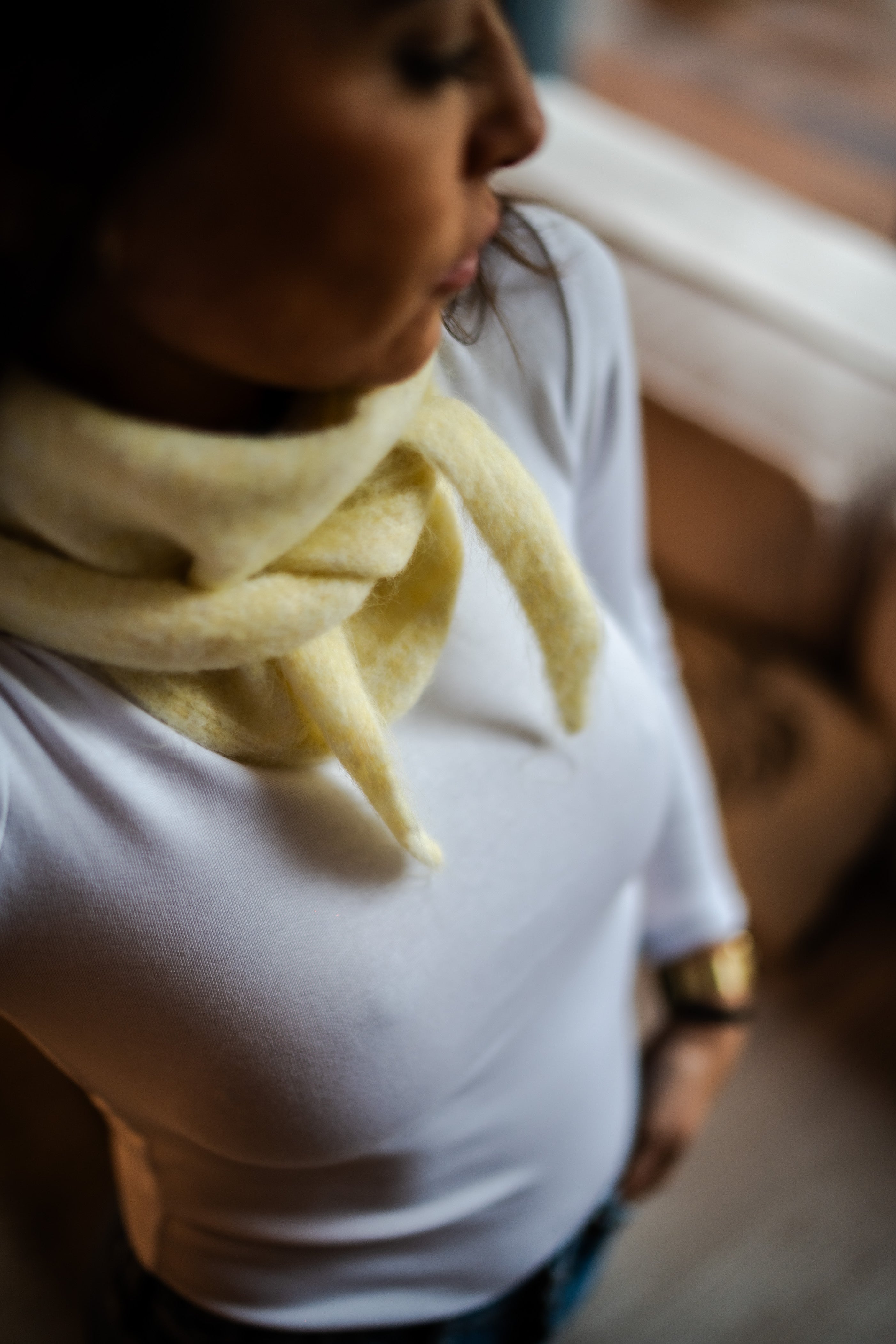 Foulard en laine jaune