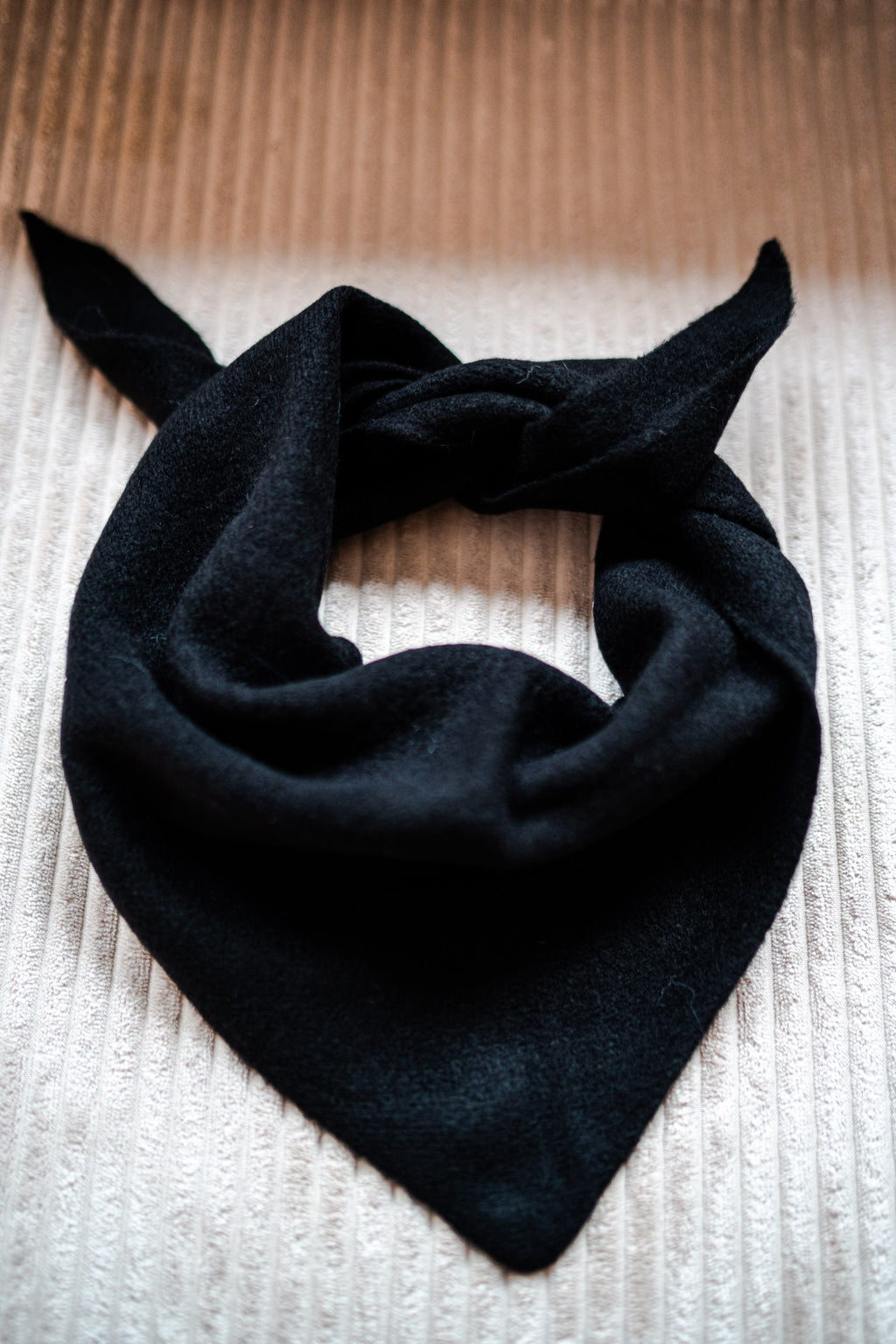 Foulard en laine noir