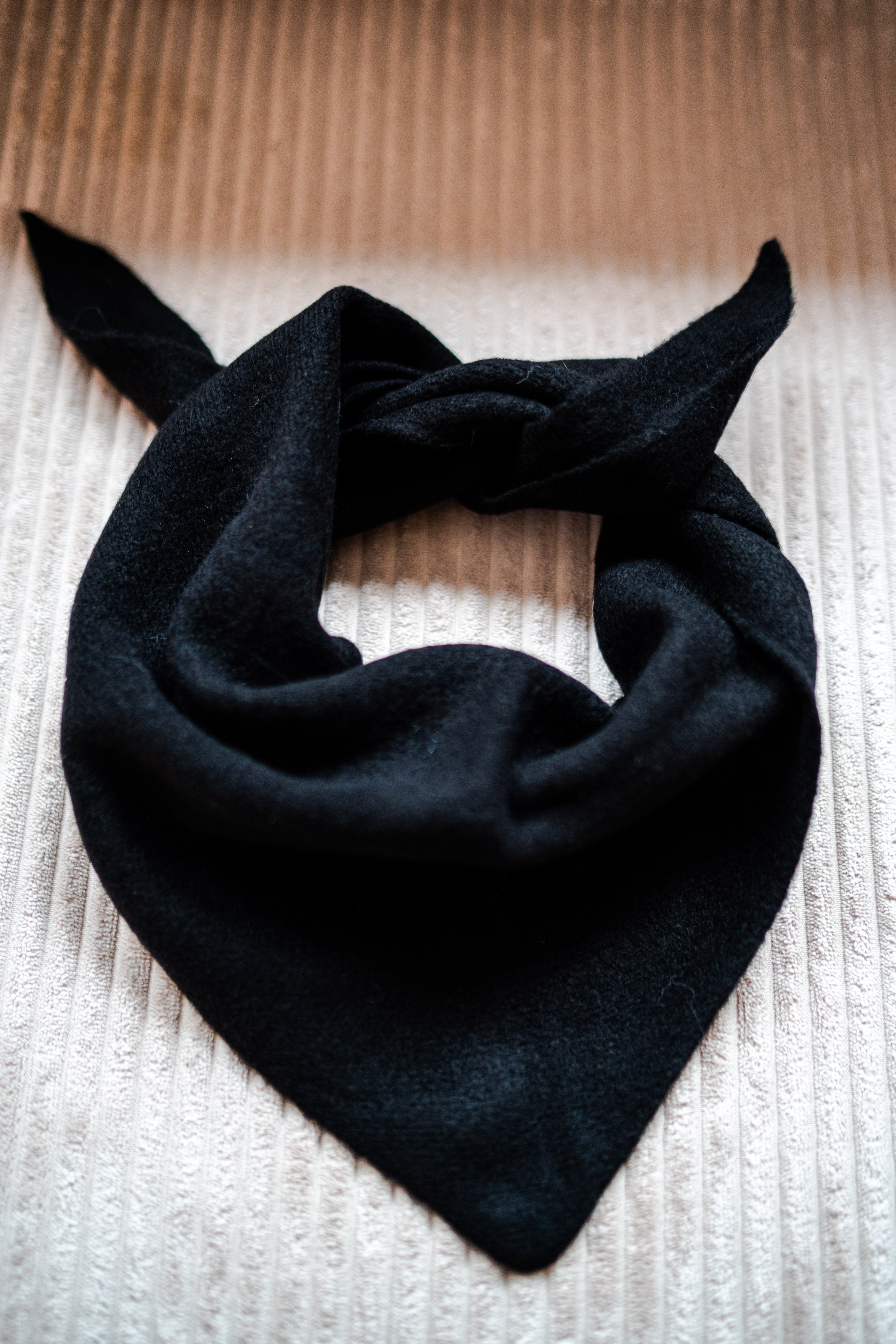 Foulard en laine noir