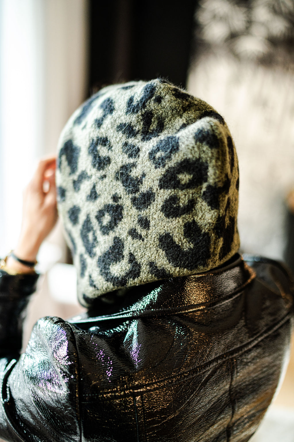 Cagoule en laine léopard kaki