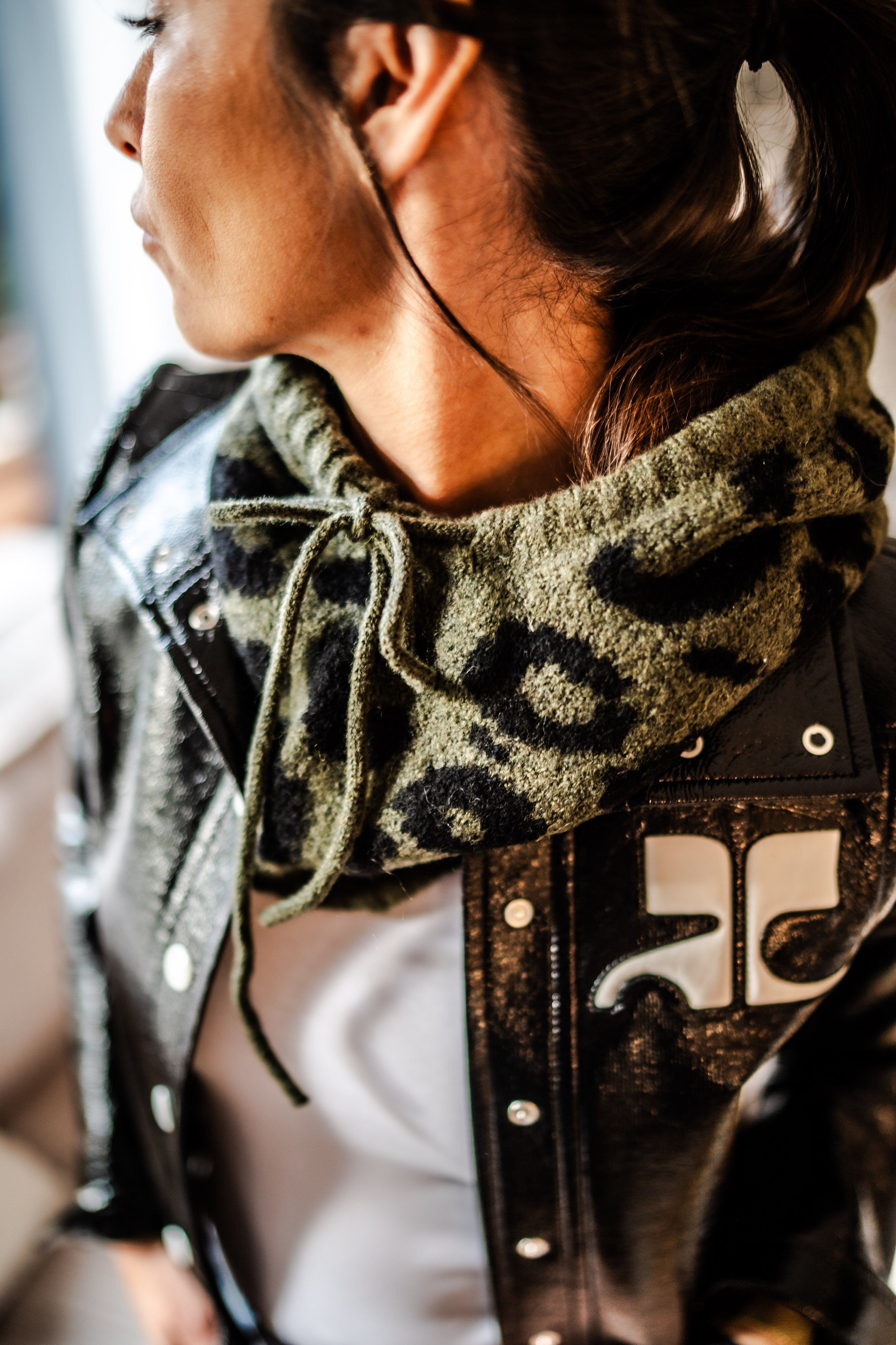 Cagoule en laine léopard kaki