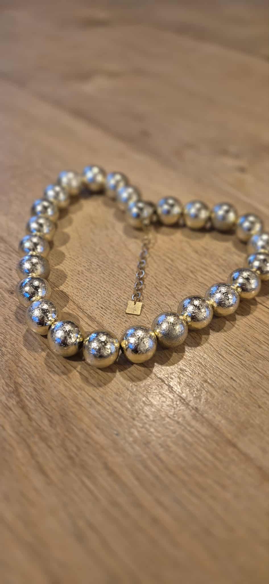 Collier perles dorées